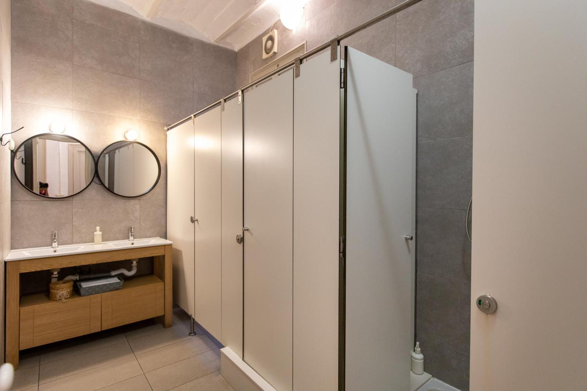 B21-apartamento Modernista Grupos Apartment *