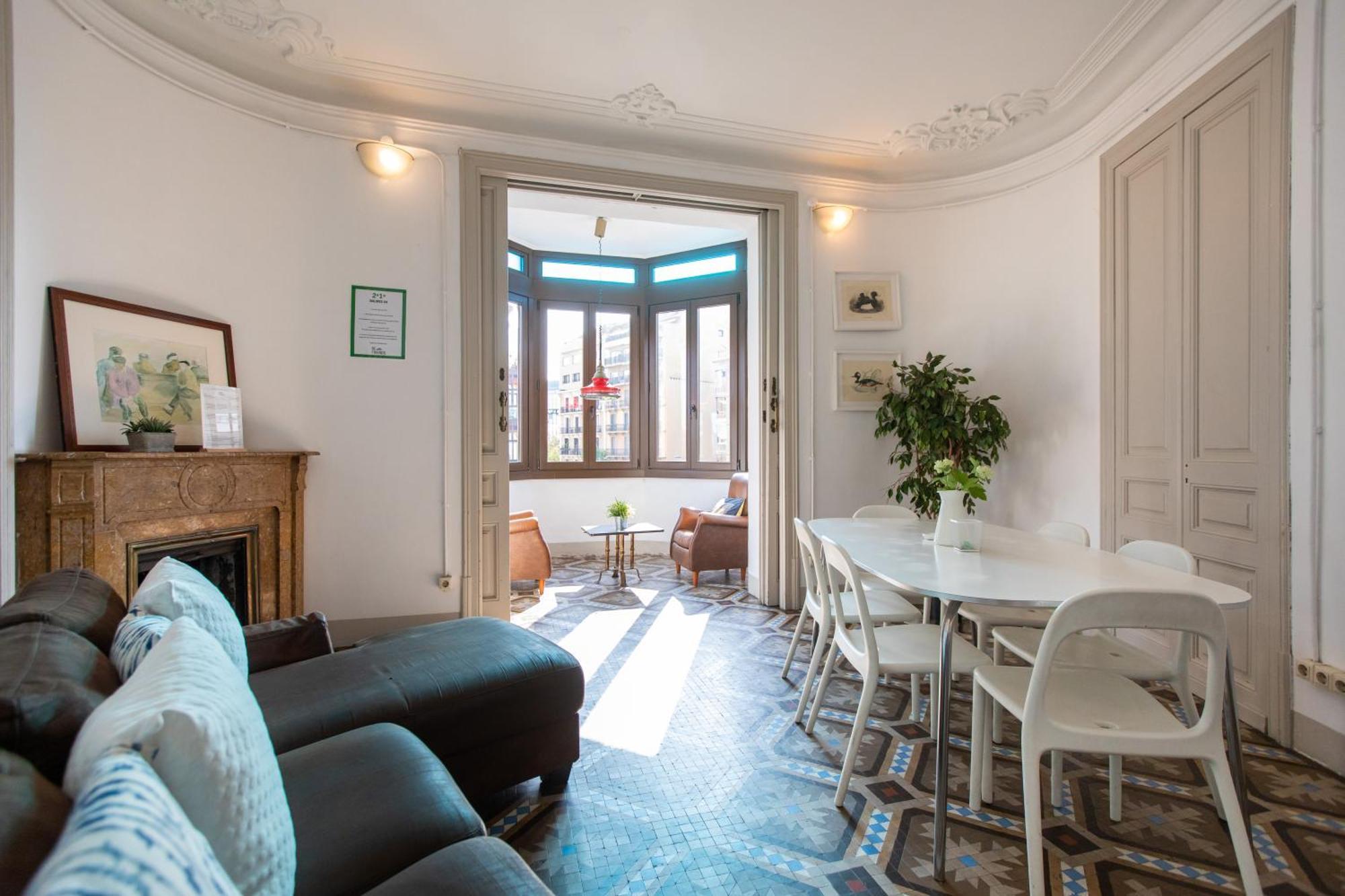 B21-apartamento Modernista Grupos Barcelona
